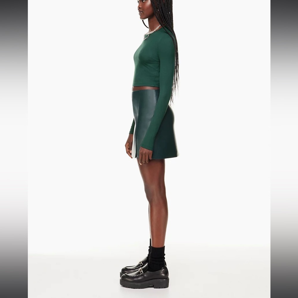 ❗️SOLD❗️Wilfred Green Faux Leather Patio Mini Skirt Size 8 - Picture 2 of 9